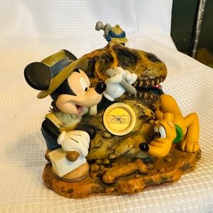 Animal Kingdom  Big Dig in the Boneyard Collectible -
